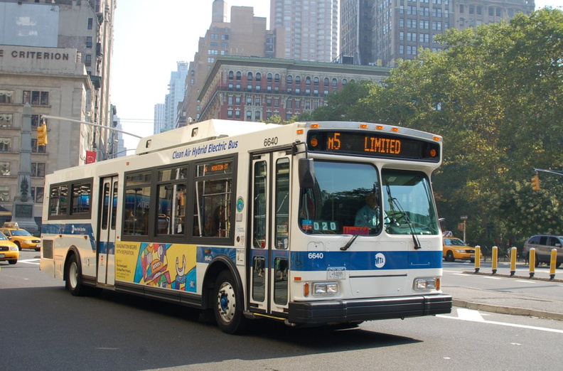 NYCT Orion VII 6640 @ 23 St &amp; Broadway. Photo taken by Brian Weinberg, 8/3/2006.