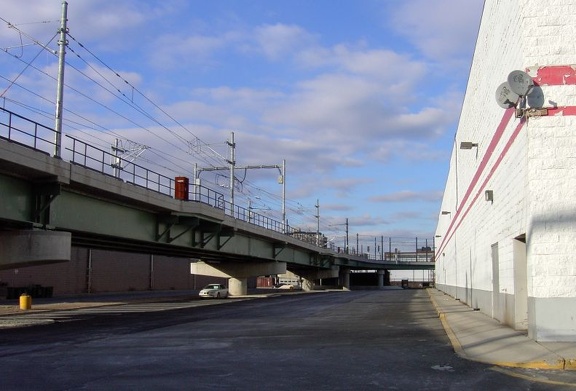 Looking north towards the split-off of the line to Hoboken and the unopen line to the north. The International Foodmart is to th