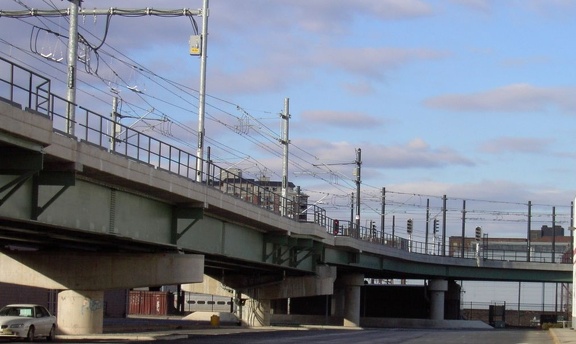 Close-up of the junction. Photo by Brian Weinberg, 01/23/2003.