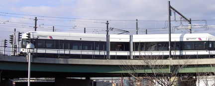 A HBLR LRV makes the turn. Photo by Brian Weinberg, 01/23/2003.