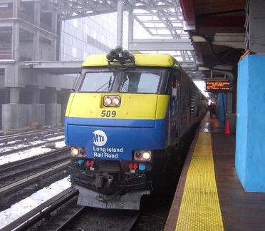 LIRR DM30AC 509 @ Jamaica.  Photo taken by Brian Weinberg, 02/23/2003. (89kb)