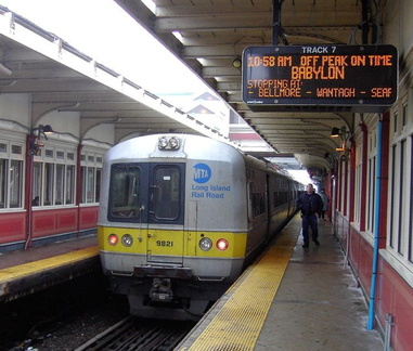 LIRR M-3 9843 @ Jamaica.  Photo taken by Brian Weinberg, 02/23/2003. (104kb)