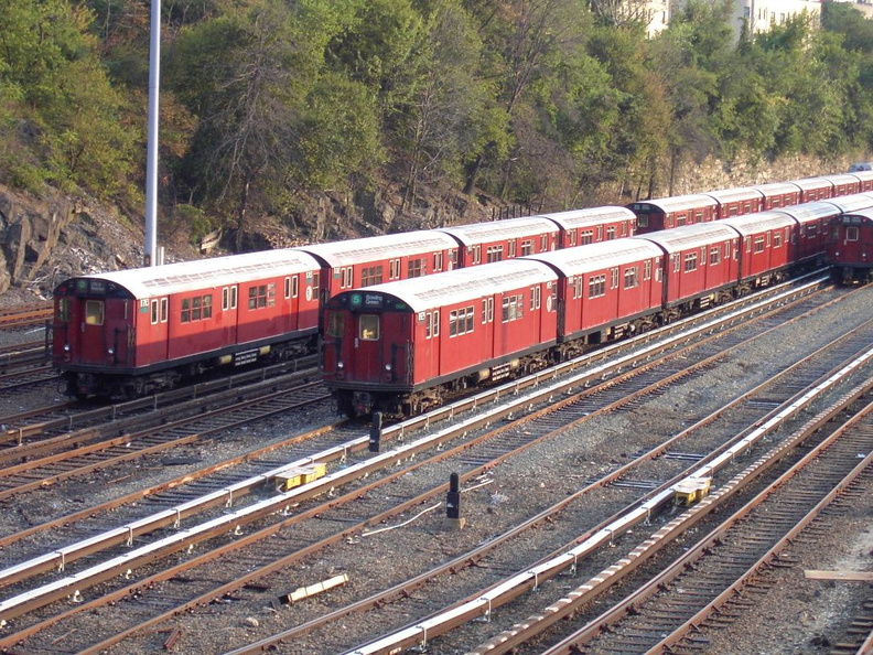 R-29 8783 / 8782 and R-33ML 8929 / 8928 @ Concourse Yard. Photo taken by Brian Weinberg, 8/1/2002.