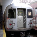 R-40M @ Metropolitan Av (M).  Photo by Brian Weinberg, 11/27/2002. (101k)