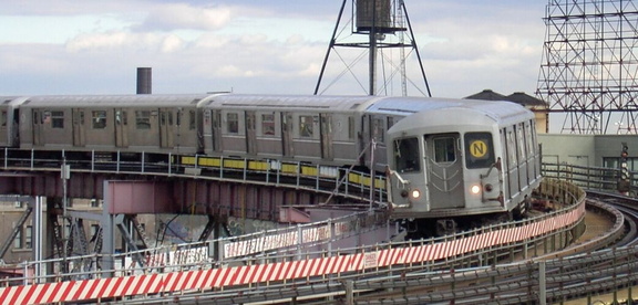 R-40M @ Queensboro Plaza (N). Photo by Brian Weinberg, 01/09/2003.