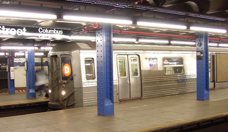 R-68 2538 @ 59 St - Columbus Circle (D). Photo taken by Brian Weinberg, 02/02/2003. (112kb)