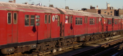 R-36ML 9526 &amp; 9527 @ 33 St - Rawson St (7). Photo taken by Brian Weinberg, 01/07/2003.