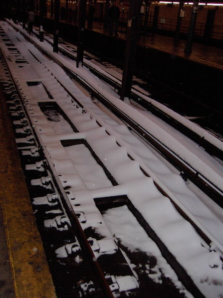 Snow @ 96 St (1/2/3/9). Photo taken by Brian Weinberg, 02/17/2003. This was the Presidents Day Blizzard of 2003.