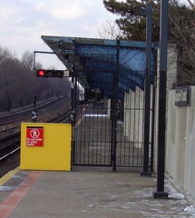 PDRM1638 || Fixed fence/gate at the north end of the nb platform at Aqueduct - North Conduit Av (A). A C/R was killed here on 01