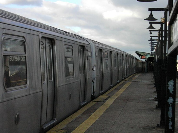 R-143 8142 @ Atlantic Av (L). Photo by Brian Weinberg, 11/27/2002. (79k)