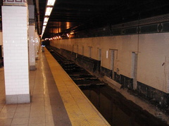 Southbound &quot;express&quot; trackway, soon to be the northbound track. Photo by Brian Weinberg, 11/27/2002. (71k)