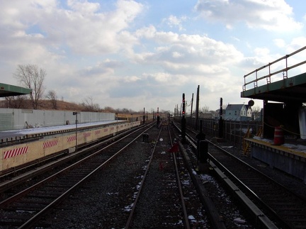 PDRM1613 || Looking sb @ Howard Beach (A). Photo by Brian Weinberg, 01/19/2003.