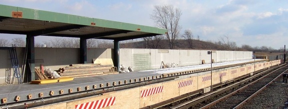 PDRM1616 || The under-construction new NB platform @ Howard Beach (A). Photo by Brian Weinberg, 01/19/2003.