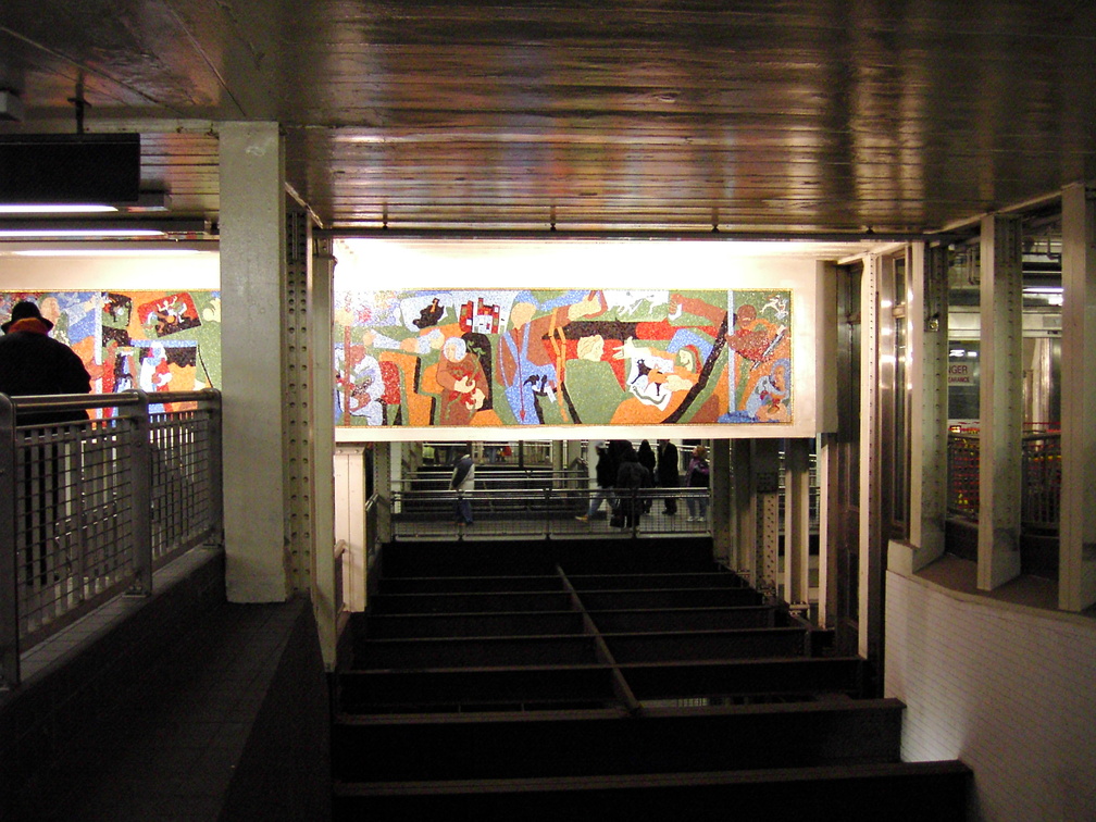 PDRM1664 || Remodeled mezzanine for the N/R/Q/W at Times Square - 42 St. Photo by Brian Weinberg, 01/19/2003.