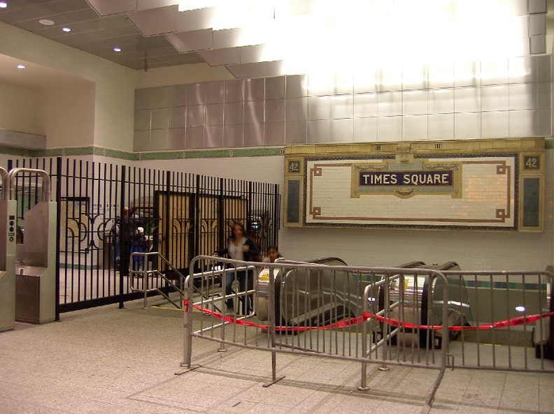 Reopened Entrance @ Times Square. Photo taken by Brian Weinberg, 04/21/2003.