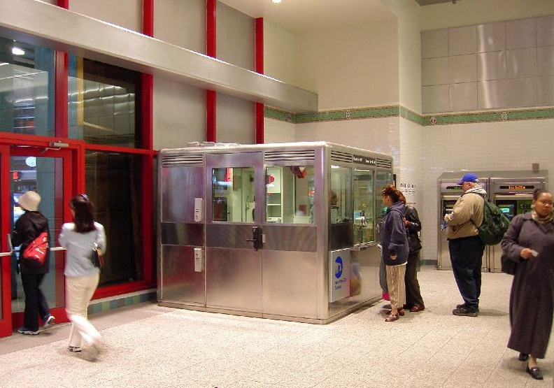 Reopened Entrance @ Times Square. Photo taken by Brian Weinberg, 04/21/2003.