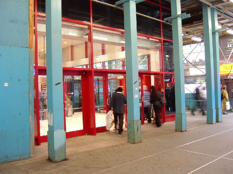 Reopened Entrance @ Times Square. Photo taken by Brian Weinberg, 04/21/2003.