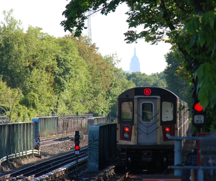 R-142 6785 @ Morris Park (5)