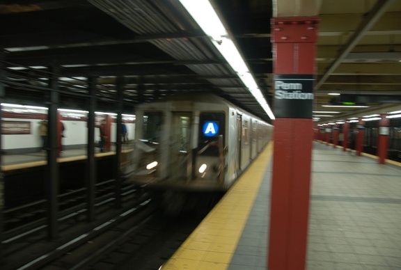 R-40 4305 @ 34 St - Penn Station (A)