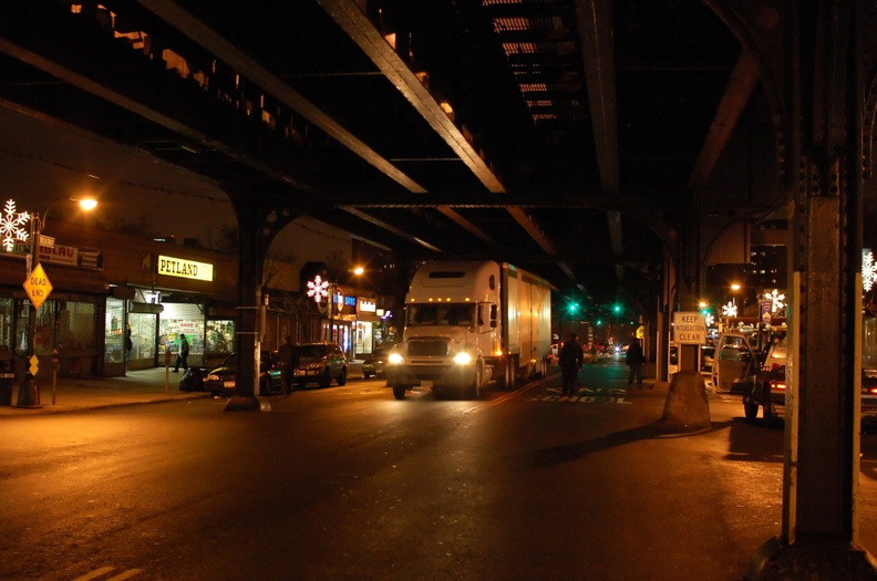 A tractor trailer backs up after probably scraping the elevated subway structure @ 231 St (1) - A tractor trailer backs up after probably scraping the elevated subway structure @ 231 St (1) DSC_9450f.jpg