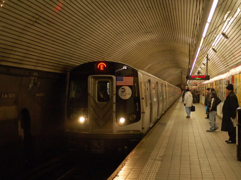 R-160A-2 9238 @ 5 Av/53 St (E) on the first R-160 revenue run on the (E), December 22, 2008. - R-160A-2 9238 @ 5 Av/53 St (E) on the first R-160 revenue run on the (E), December 22, 2008. DSC_0464af.jpg