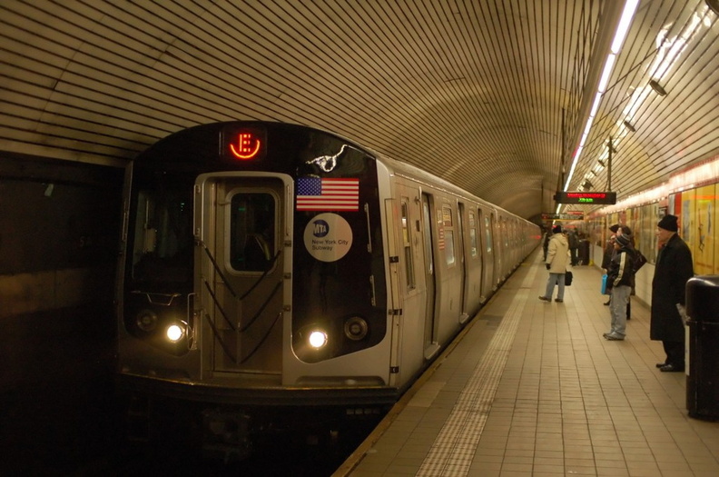 R-160A-2 9238 @ 5 Av/53 St (E) on the first R-160 revenue run on the (E), December 22, 2008. - R-160A-2 9238 @ 5 Av/53 St (E) on the first R-160 revenue run on the (E), December 22, 2008. DSC_0465f.jpg