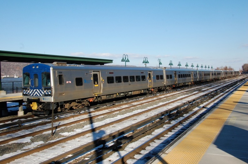 Metro-North Railroad M-7A 4306 @ Riverdale (Hudson Line). - Metro-North Railroad M-7A 4306 @ Riverdale (Hudson Line). DSC_0708.jpg