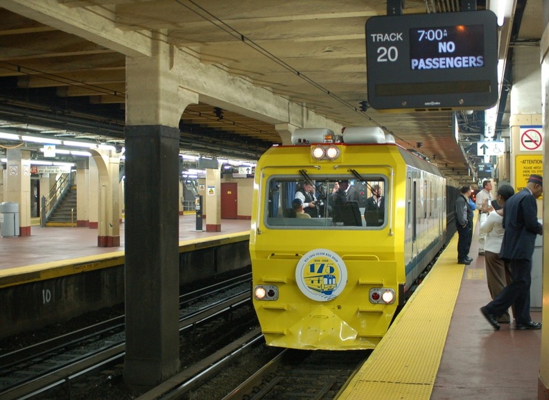 Long Island Rail Road 175th Anniversary Ceremony - LIRR TC82 @ Penn Station - Long Island Rail Road 175th Anniversary Ceremony - LIRR TC82 @ Penn Station DSC_7015a.jpg