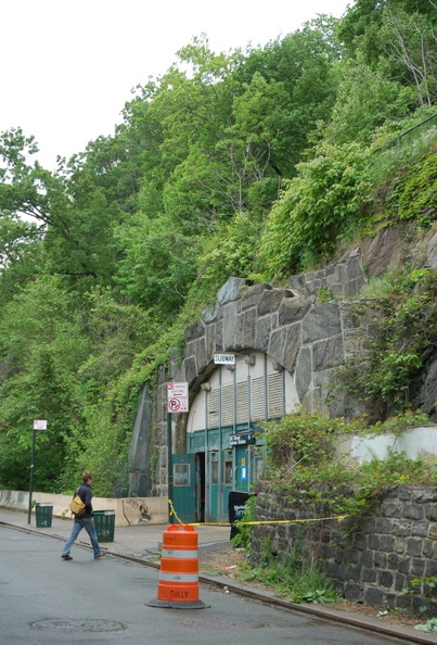 190 St (A). Entrance @ Bennett Ave & W 193 St. Note the rock cliff face. - 190 St (A). Entrance @ Bennett Ave & W 193 St. Note the rock cliff face. DSC_7996a_800.jpg