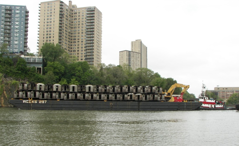 Barge of Death - Weeks 297 @ Spuyten Duyvil. Photo taken by David-Paul Gerber. - Barge of Death - Weeks 297 @ Spuyten Duyvil. Photo taken by David-Paul Gerber. 103_2533a.jpg