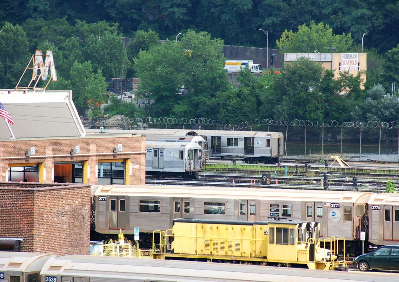 Locomotive R-41 55, R-32 3771, R-42 4708, R-40 4272 @ 207 St Yard. - Locomotive R-41 55, R-32 3771, R-42 4708, R-40 4272 @ 207 St Yard. DSC_0634a.jpg