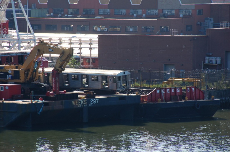 R-32 on Weeks 297, the Barge of Death @ 207 St Yard. - R-32 on Weeks 297, the Barge of Death @ 207 St Yard. DSC_2120a.jpg