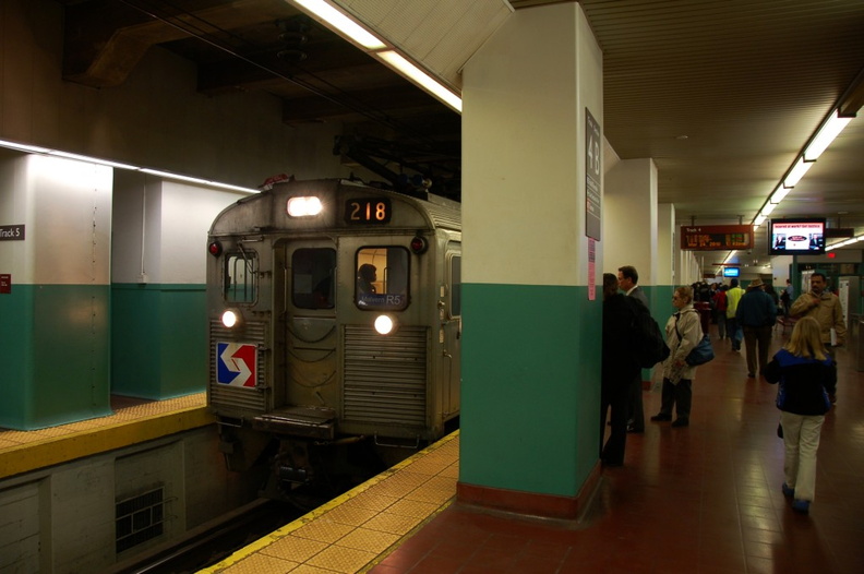 SEPTA Silverliner II 218 @ Suburban Station. Train #531. R5 to Malvern. Track 4. - SEPTA Silverliner II 218 @ Suburban Station. Train #531. R5 to Malvern. Track 4. DSC_8784a.jpg