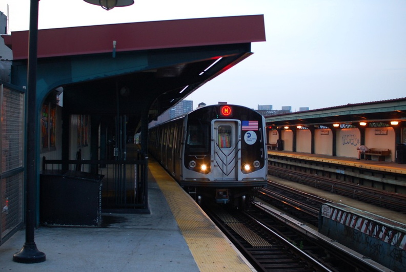 R-160A-1 8529 @ Hewes Street (M). This was the first Orange (M) through the Chrystie Street Connection. - R-160A-1 8529 @ Hewes Street (M). This was the first Orange (M) through the Chrystie Street Connection and the first regularly scheduled train through the connection in almost 35 years. DSC_0620b.jpg