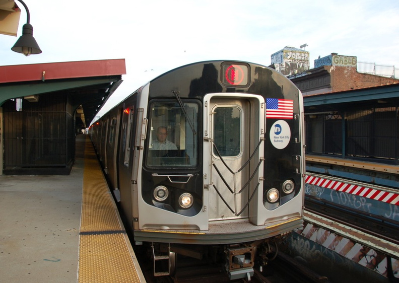 R-160A-1 8641 @ Hewes Street (M). This was the first southbound Orange (M) through the Chrystie Street Connection. - R-160A-1 8641 @ Hewes Street (M). This was the first southbound Orange (M) through the Chrystie Street Connection. DSC_0680a.jpg