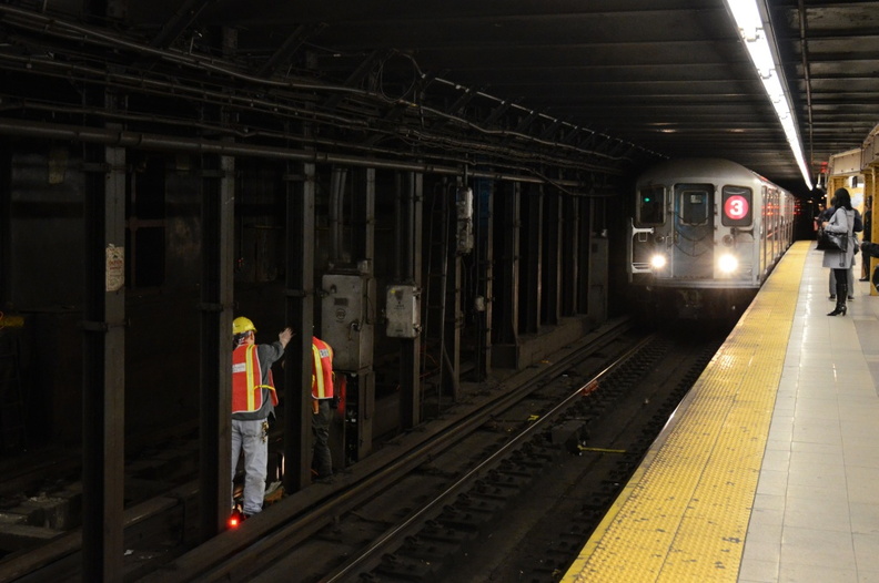 R-62 1525 @ 34 St - Penn Station (3). Note the workers along the tracks. - R-62 1525 @ 34 St - Penn Station (3). Note the workers along the tracks. D7K_0911b.jpg