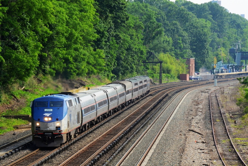 Amtrak P32AC-DM 709 with Train 49 (Lake Shore Limited) @ the College of Mount St. Vincent (Hudson Line / Empire Service). - Amtrak P32AC-DM 709 with Train 49 (Lake Shore Limited) @ the College of Mount St. Vincent (Hudson Line / Empire Service). D7K_2746b.jpg