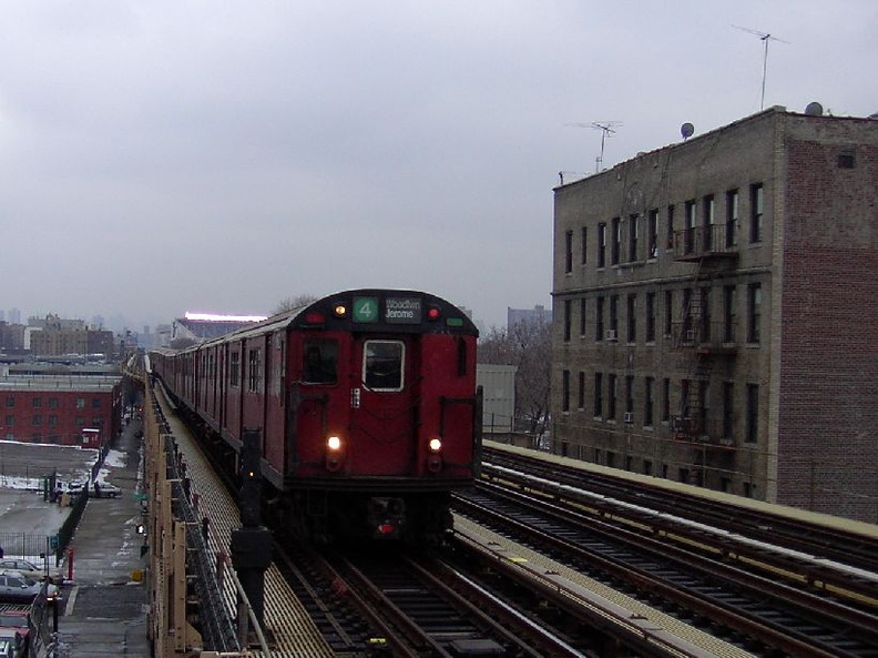 R-33ML @ 167 St (4). Photo taken by Brian Weinberg, 4/8/2003.