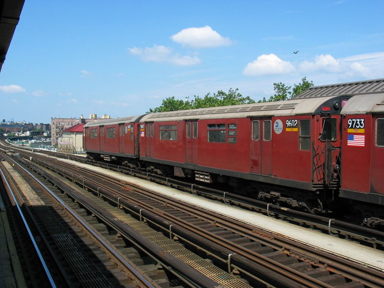 R-36WF 9602 @ 52 St - Lincoln Av (7). Photo taken by Brian Weinberg, 7/6/2003.
