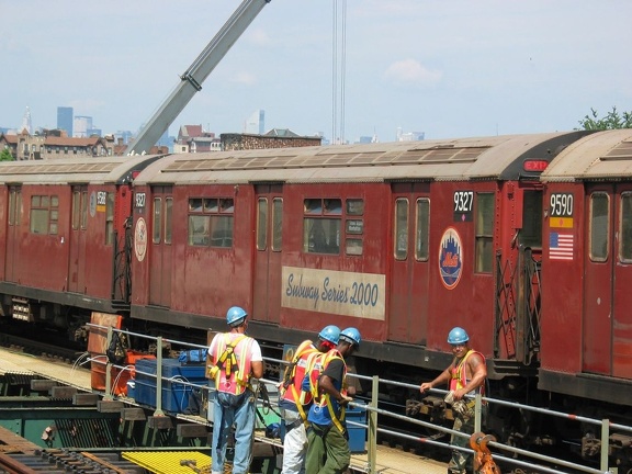 R-33WF 9327 @ Junction Blvd (7). Photo taken by Brian Weinberg, 7/6/2003.