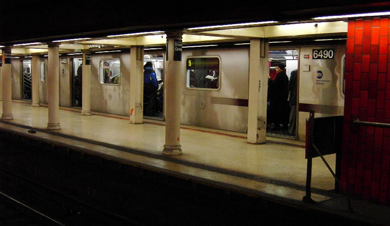 R-142 6490 @ Bowling Green (4/5). Photo taken by Brian Weinberg, 3/13/2003. PDRM2525.jpg
