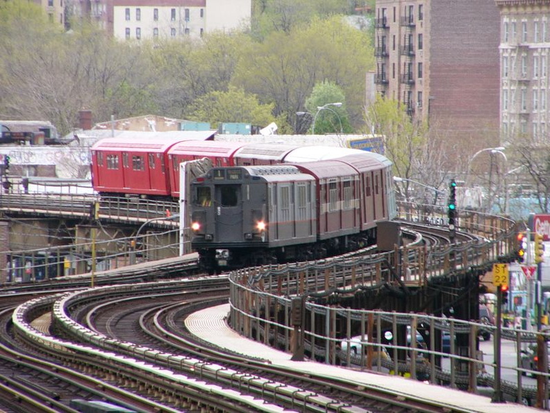 R-12 5760 @ 225 St (MOD Trip). Photo taken by Brian Weinberg, 4/25/2004.