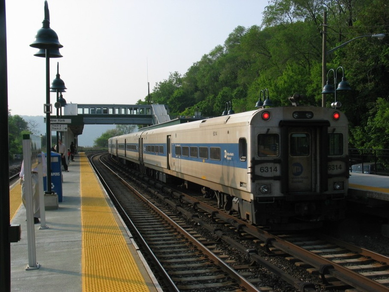 MNCR Shoreliner Cab 6314 @ Spuyten Duyvil. Photo taken by Brian Weinberg, 5/14/2004.