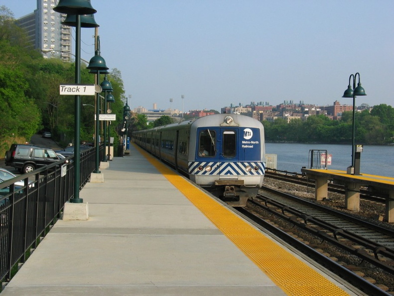 MNCR M-1a @ Spuyten Duyvil. Photo taken by Brian Weinberg, 5/14/2004.