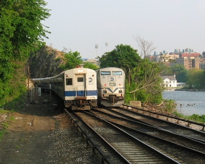 MNCR ACMU &amp; P32AC-DM 224 @ Spuyten Duyvil. Photo taken by Brian Weinberg, 5/14/2004.