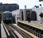 R-40 @ 39 Av (N/W). SubChatters Tuna Car and Brighton Beach Bob are on the platform. Photo taken by Brian Weinberg, 10/28/2004.