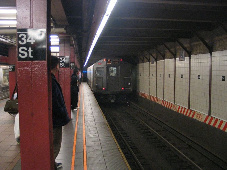 R-7A 1575 @ 34 St - Herald Square (R/W). Museum train is running in-service. Photo taken by Brian Weinberg, 10/28/2004.