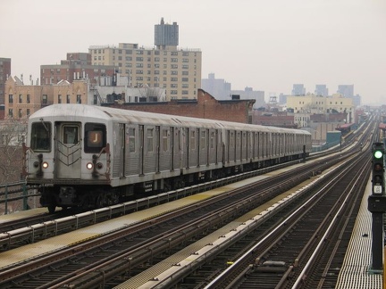 R-42 4582 @ Chauncey St (J). Photo taken by Brian Weinberg, 1/3/2005.