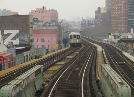 R-42 @ Flushing Av (M). Photo taken by Brian Weinberg, 1/3/2005.