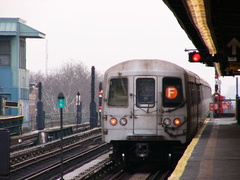 R-46 @ Ditmas Av (F). Photo taken by Brian Weinberg, 1/3/2005.
